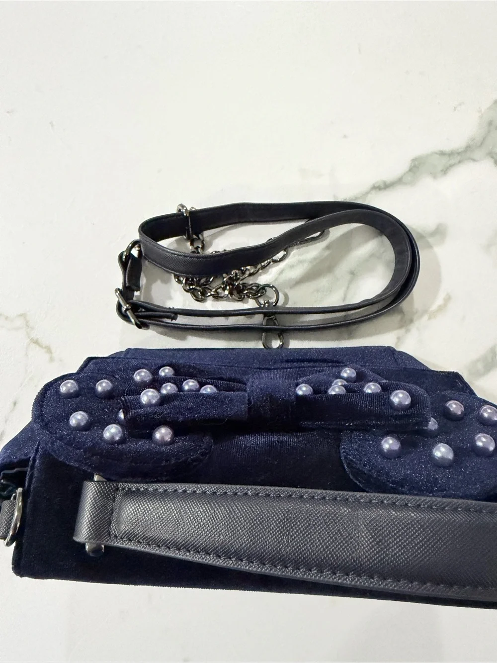 Loungefly Minnie Mouse Velvet Pearl crossbody